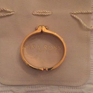 Cuff bracelet with strong magnetic closure l